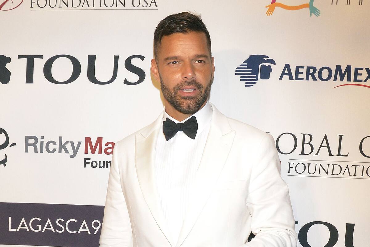 Discute Ricky Martin con persona que no acató regla de distanciamiento social