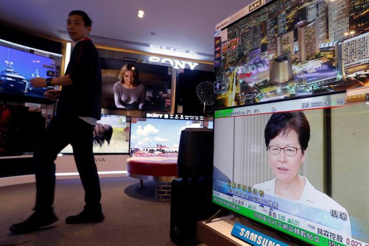 Merkel pide "evitar violencia" en protestas de Hong Kong