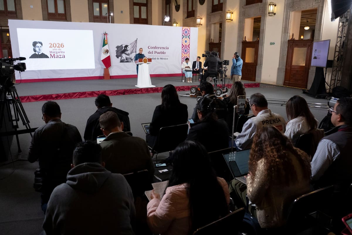 Cuauhtémoc, Ciudad de México, México, 27 de marzo de 2026. La doctora Claudia Sheinbaum Pardo, presidenta Constitucional de los Estados Unidos Mexicanos en conferencia de prensa matutina, “Conferencia del Pueblo” en el Salón Tesorería de Palacio Nacional. | Foto: Saúl López / Presidencia