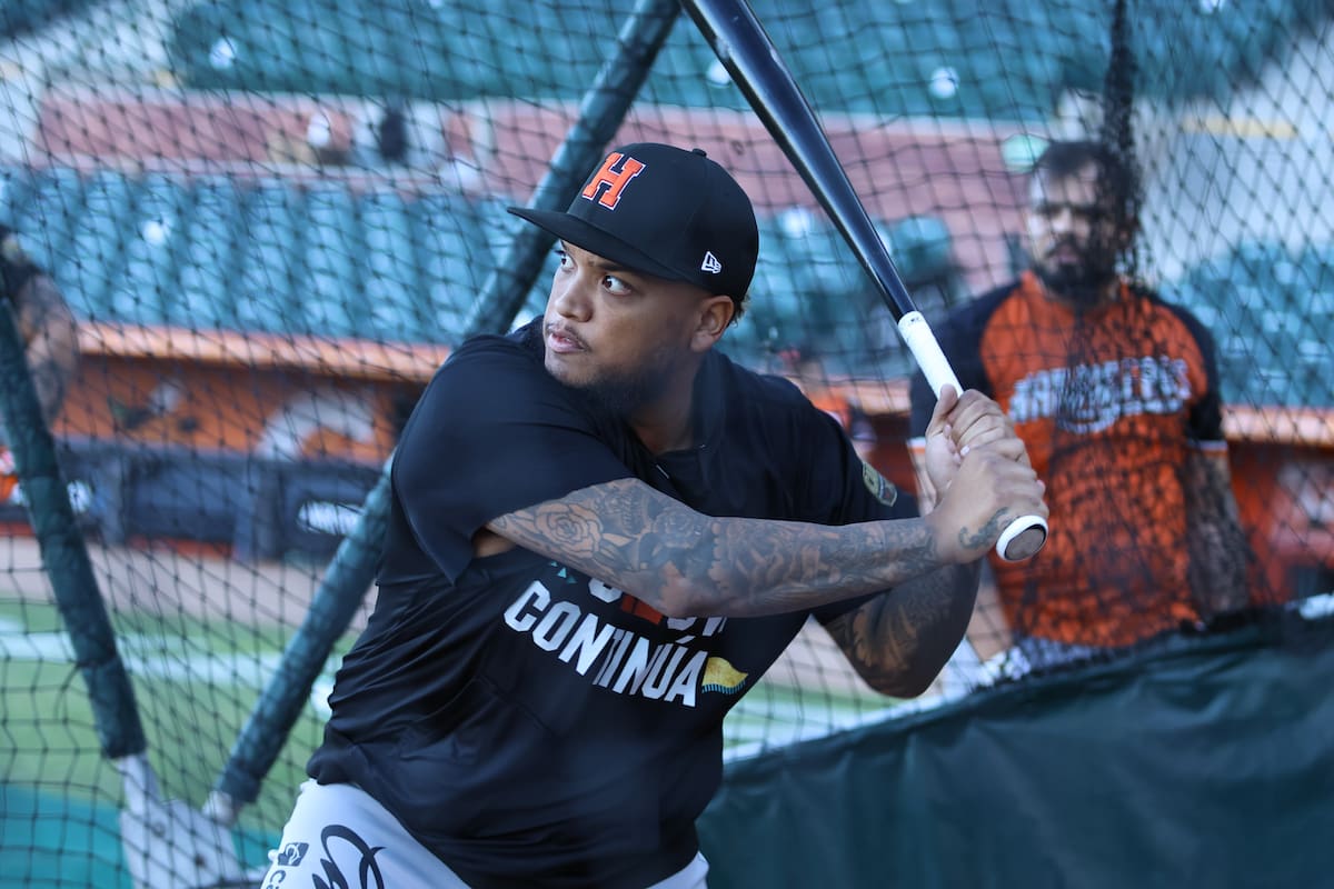 Willie Calhoun tomando práctica de bateo en el Estadio Fernando Valenzuela. (Foto: Archivo GH)