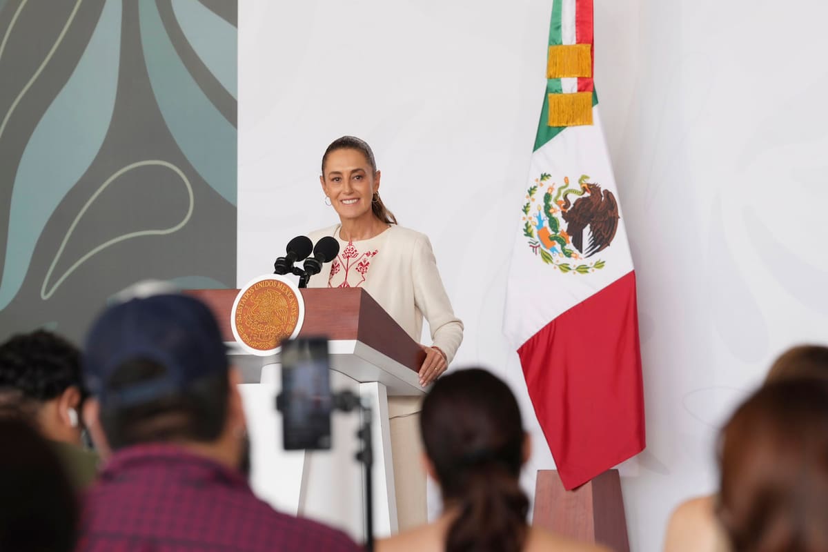 La doctora Claudia Sheinbaum Pardo, presidenta Constitucional de los Estados Unidos Mexicanos en conferencia de prensa matutina, “Conferencia del Pueblo” desde Veracruz. | Foto: Hazel Cárdenas / Presidencia