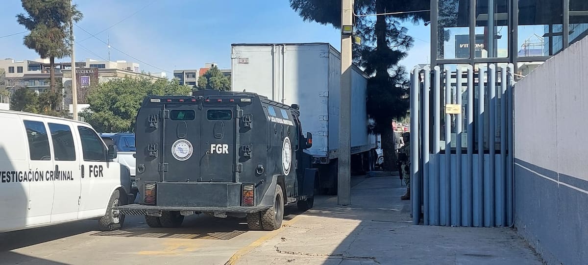La droga, los vehículos y los cartuchos asegurados fueron trasladados a Tijuana.