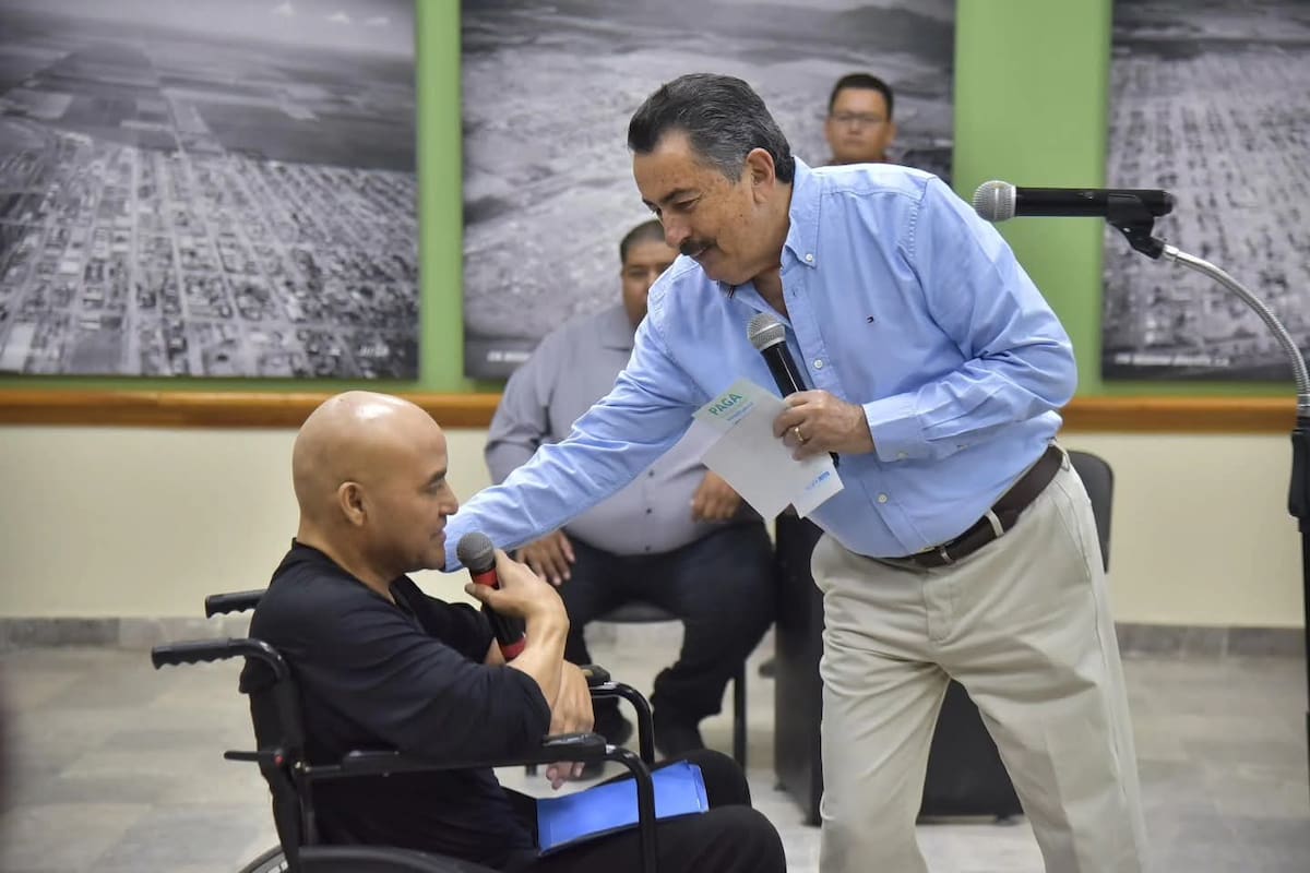 Javier Lamarque atiende directamente a vecinos de Cajeme con acciones para calles, alumbrado y apoyos económicos