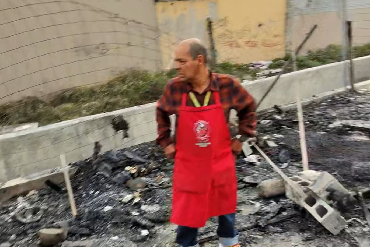 Incendio deja sin hogar a adulto mayor vendedor de pizzas en Tijuana