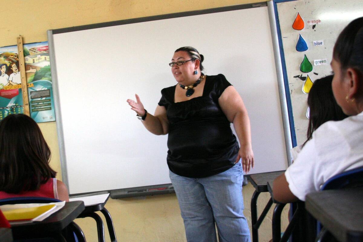 Dos primarias se preparan para darclases en inglés