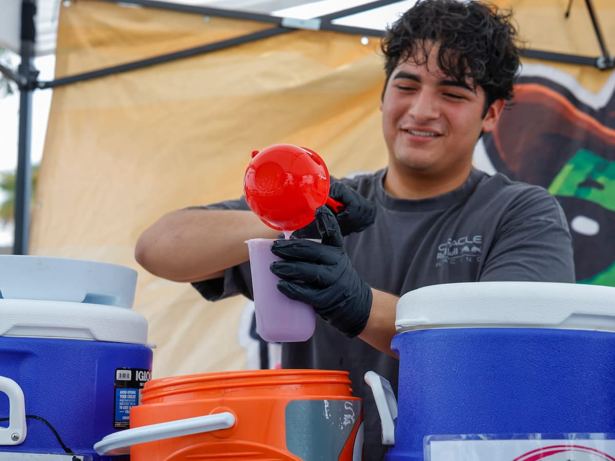 Daniel señaló que la respuesta ha sido positiva, y aunque apenas lleva un poco más de un mes, continúa aprendiendo sobre la marcha.│Foto: Juan J Morales