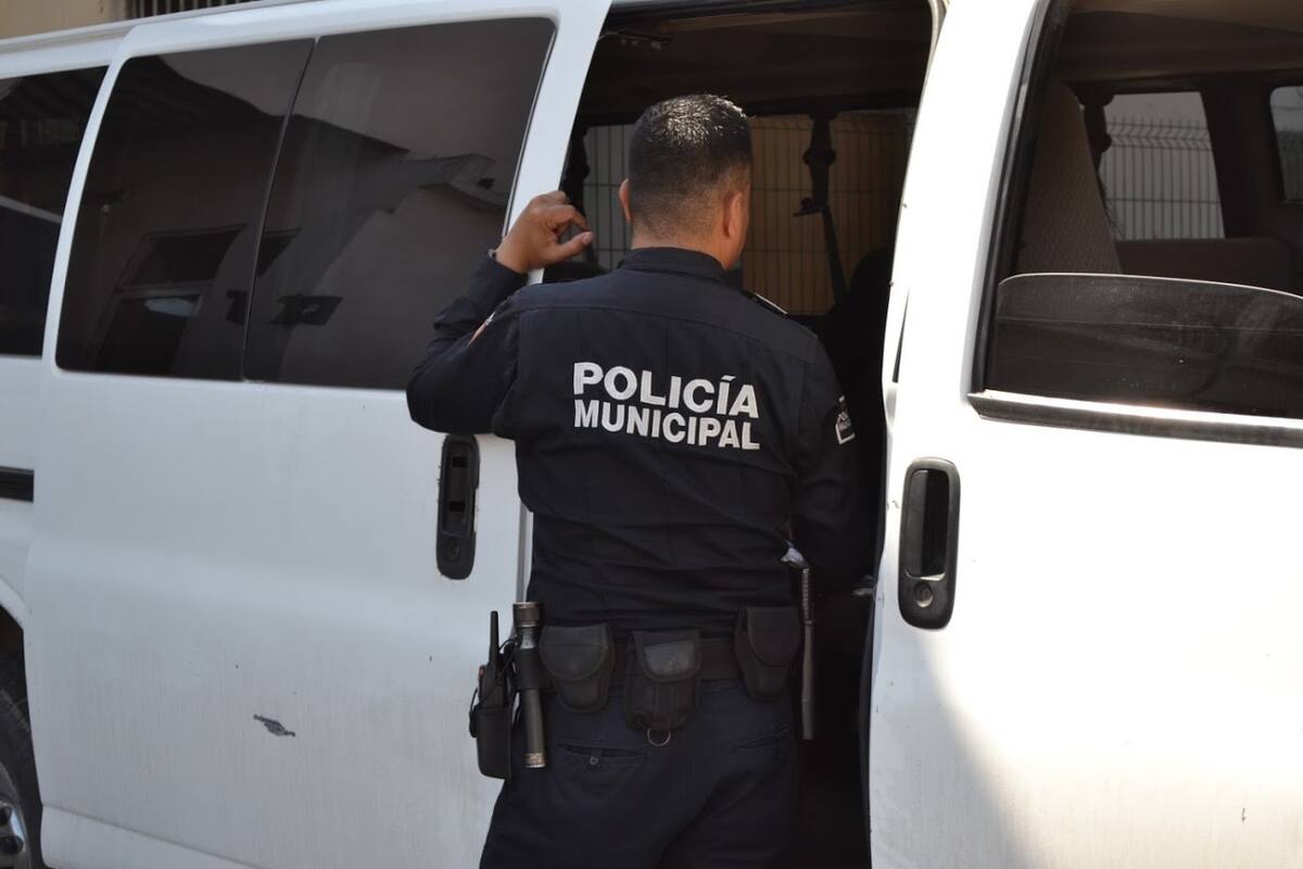 Rescatan a una niña y un niño de cinco meses de nacidos en picadero