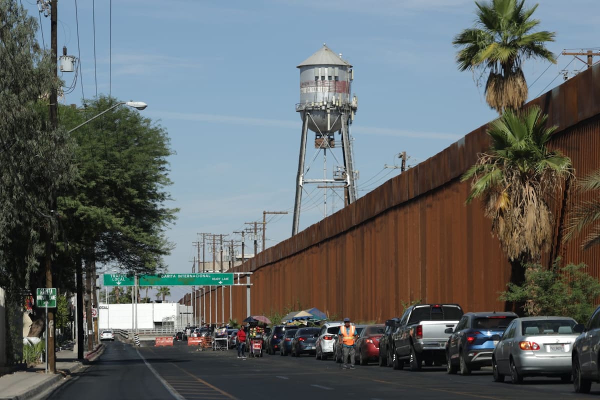 Largas filas para cruzar a Calexico este jueves; espera de hasta 1 hora con 30 minutos
