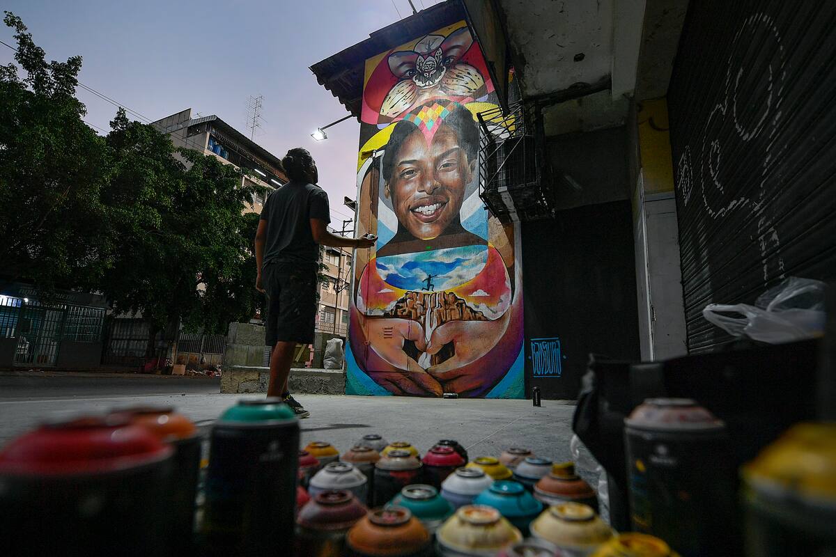 Fotos: Busca artista callejero provocar emociones en Venezuela
