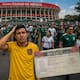 Mientras los ecuatorianos exigen a la FIFA boletos para el México vs Ecuador del Mundial 2026 en la CDMX y culpan a la Femexfut por falta de entradas, han olvidado que ahora necesitan VISA para entrar al país y desde el 2024 NO cuentan con embajada mexicana en Quito, sin embargo la visa de turista estadounidense B1/B2 podría darles acceso y la FEF ya tendría en su poder más de 6 mil tickets para los dieciseisavos de final