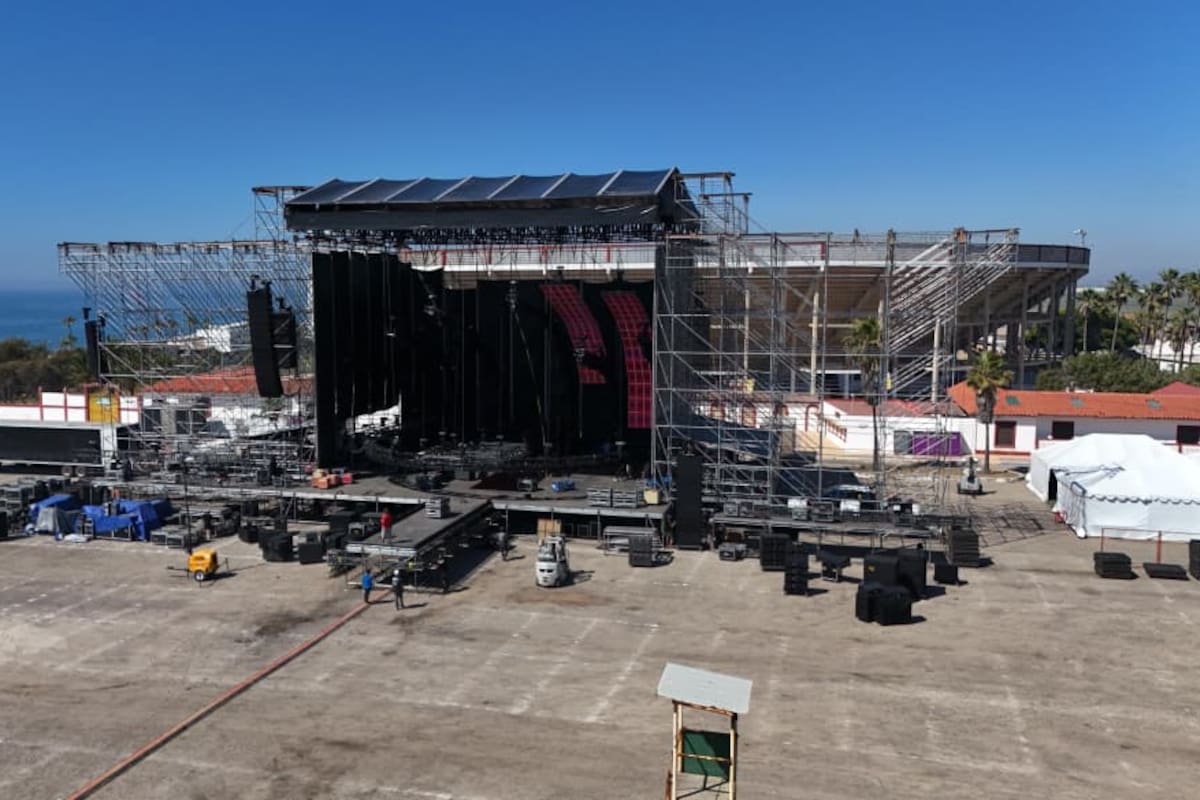 Escenario toma forma para concierto gratuito de Carín León en Playas de Tijuana