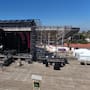 Escenario toma forma para concierto gratuito de Carín León en Playas de Tijuana