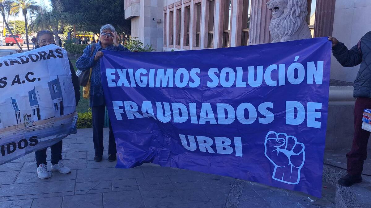 Protestantes exigen dialogar directamente con el alcalde para dar pronta solución a su problema de vivienda. Foto: Especial