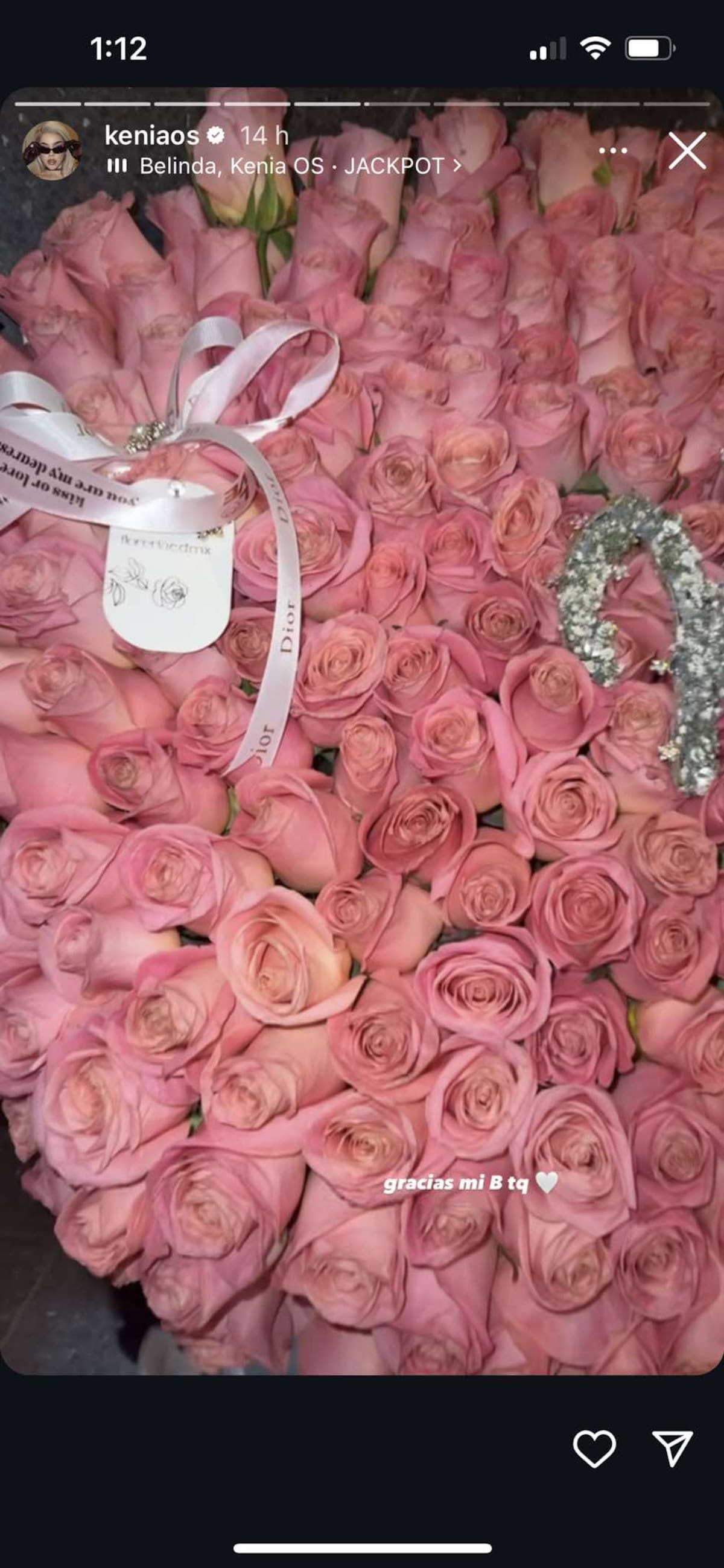 Kenia Os comparte las flores que le mandó Belinda / Instagram: @keniaos