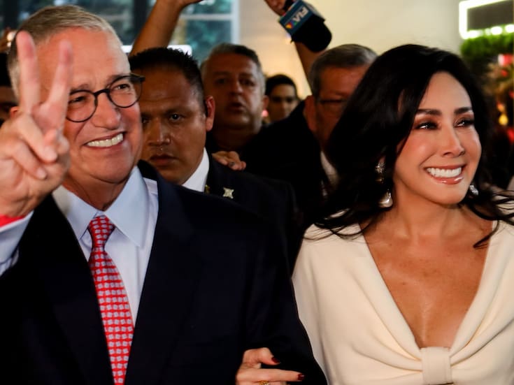 Ricardo Salinas Pliego celebra sus 70 años con 22 mil “sobrinos” en la Arena México; hace ostentosa entrada en helicóptero