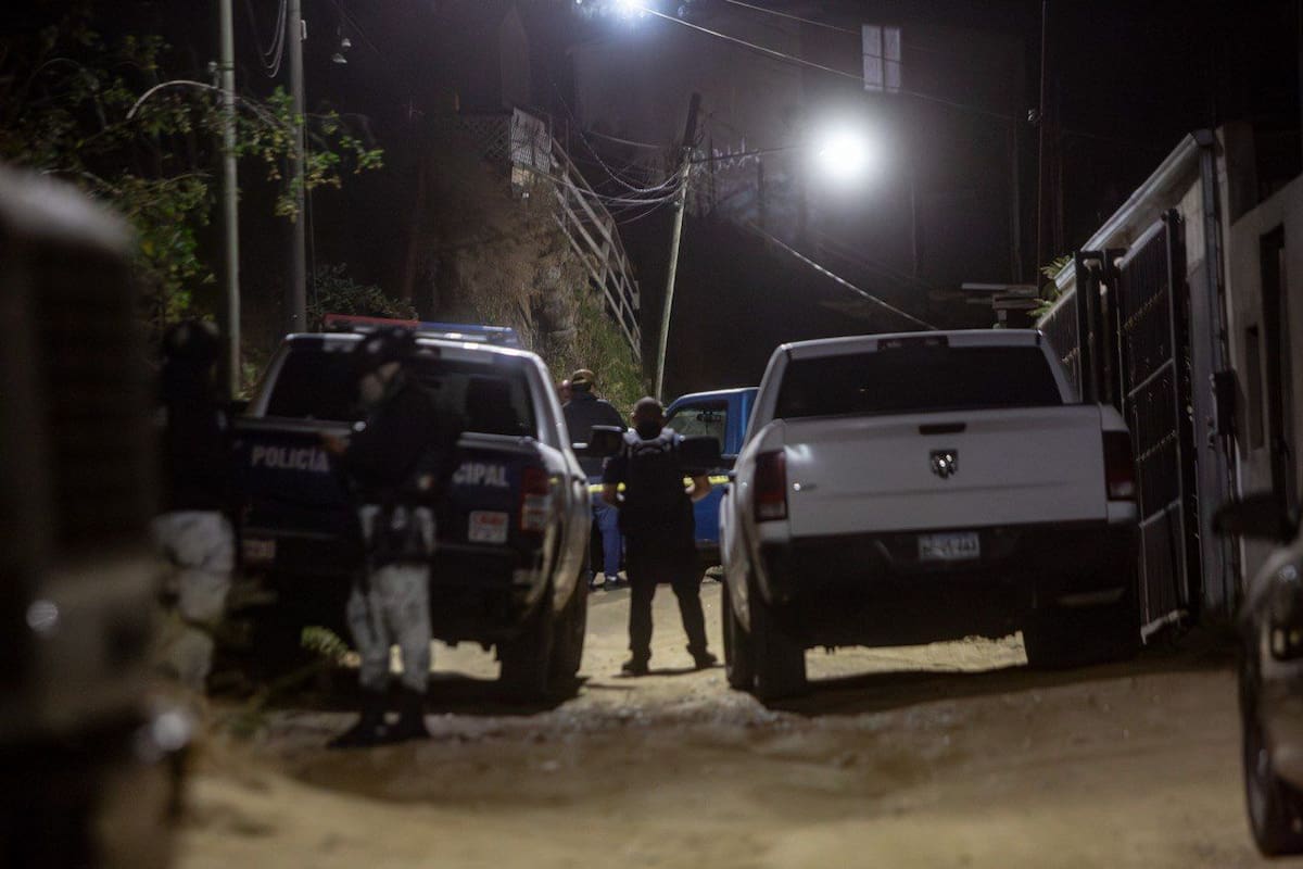 Hombre es asesinado dentro de camioneta en la colonia Divina Providencia