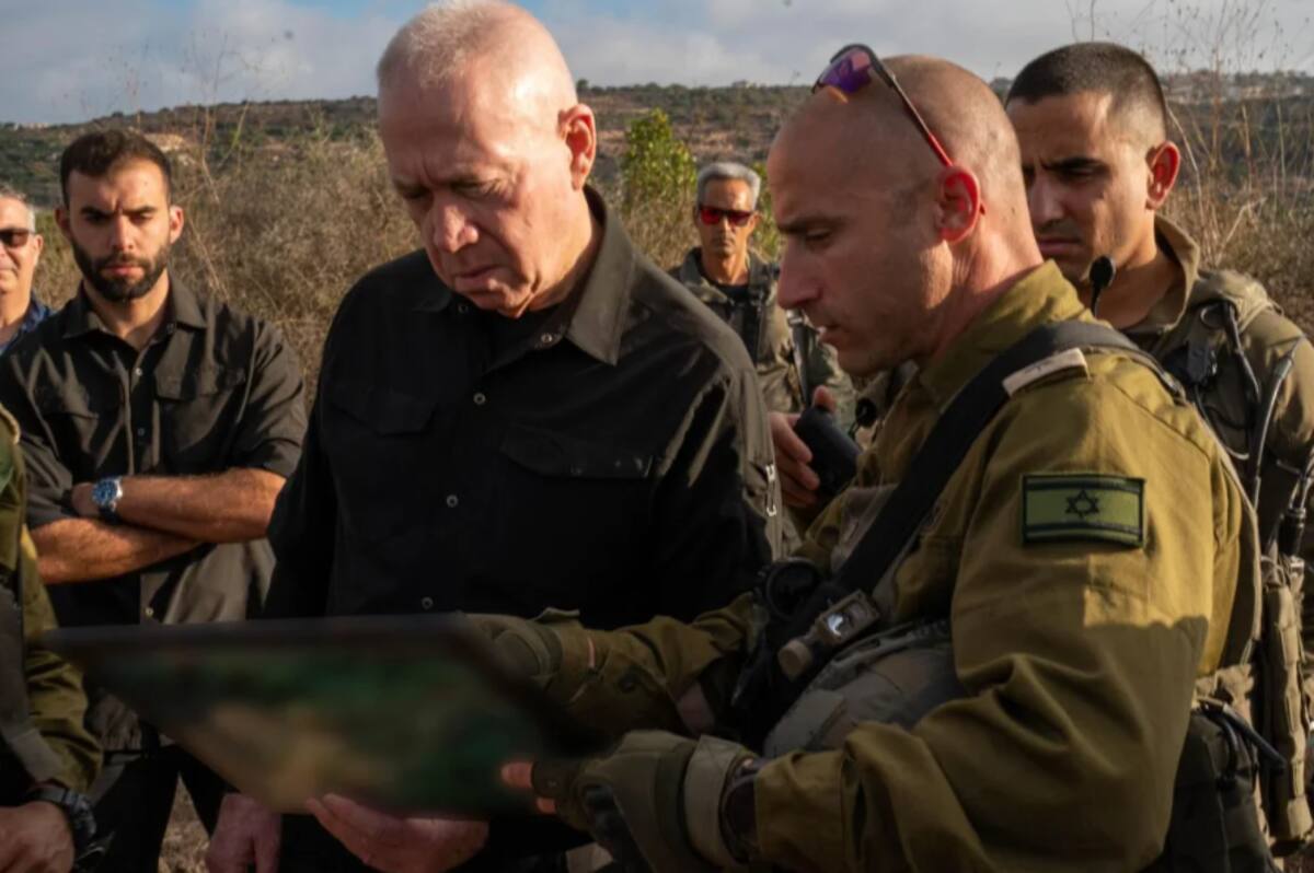 El ministro de Defensa, Yoav Gallant, durante una visita a las tropas en el norte de Israel en septiembre. / Ariel Hermoni-Ministerio de Defensa