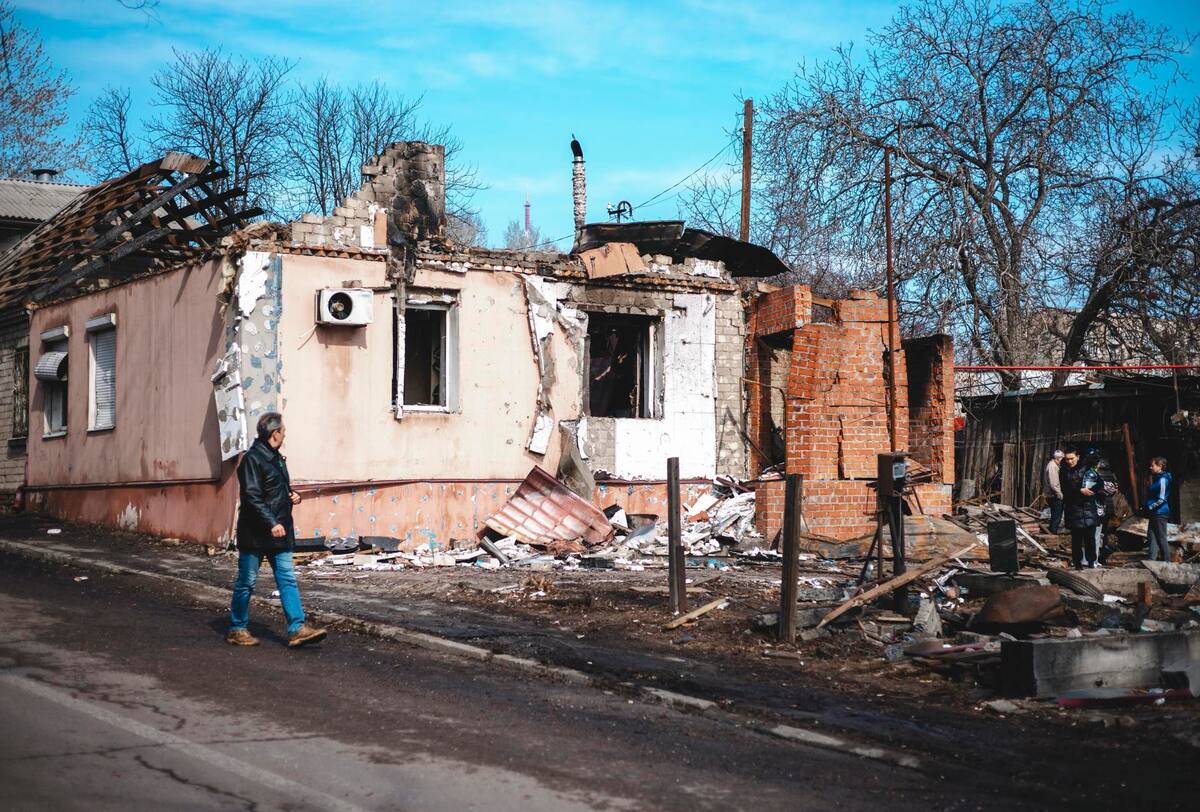 DNIPRO (Ukraine), 29/03/2025.- A handout photo made available by the Dnipropetrovsk Regional State Administration shows Ukrainian rescuers working at the site of a drone hit amid the ongoing Russian invasion late at night on 28 March, in Dnipro, Ukraine, 29 March 2025. At least four people died and another 19 were injured during the massive drone attack according to the Dnipropetrovsk Regional State Administration. (Rusia, Ucrania) EFE/EPA/Dnipropetrovsk Regional State Administration