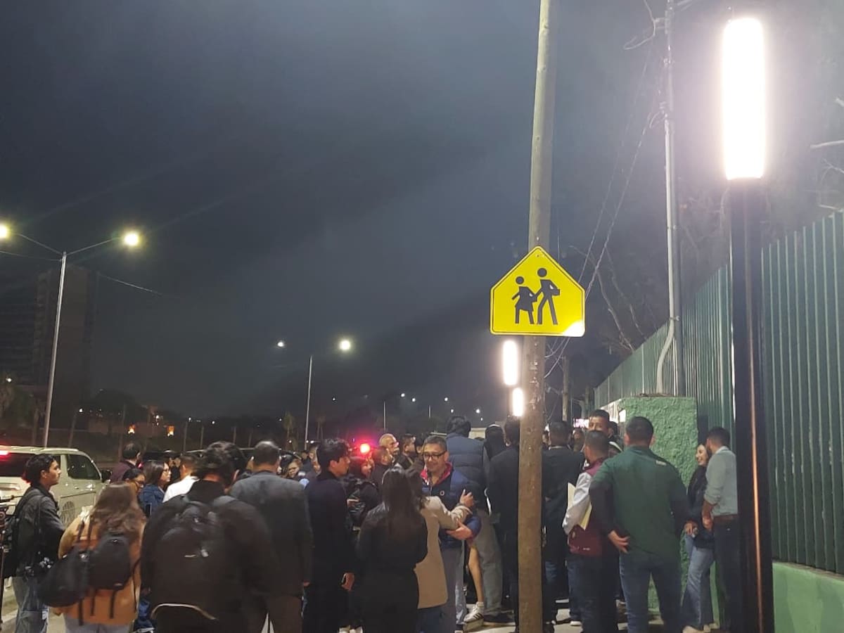 Más luz y seguridad para estudiantes del Cobach y Conalep en Tijuana. Foto: Khennia Reyes
