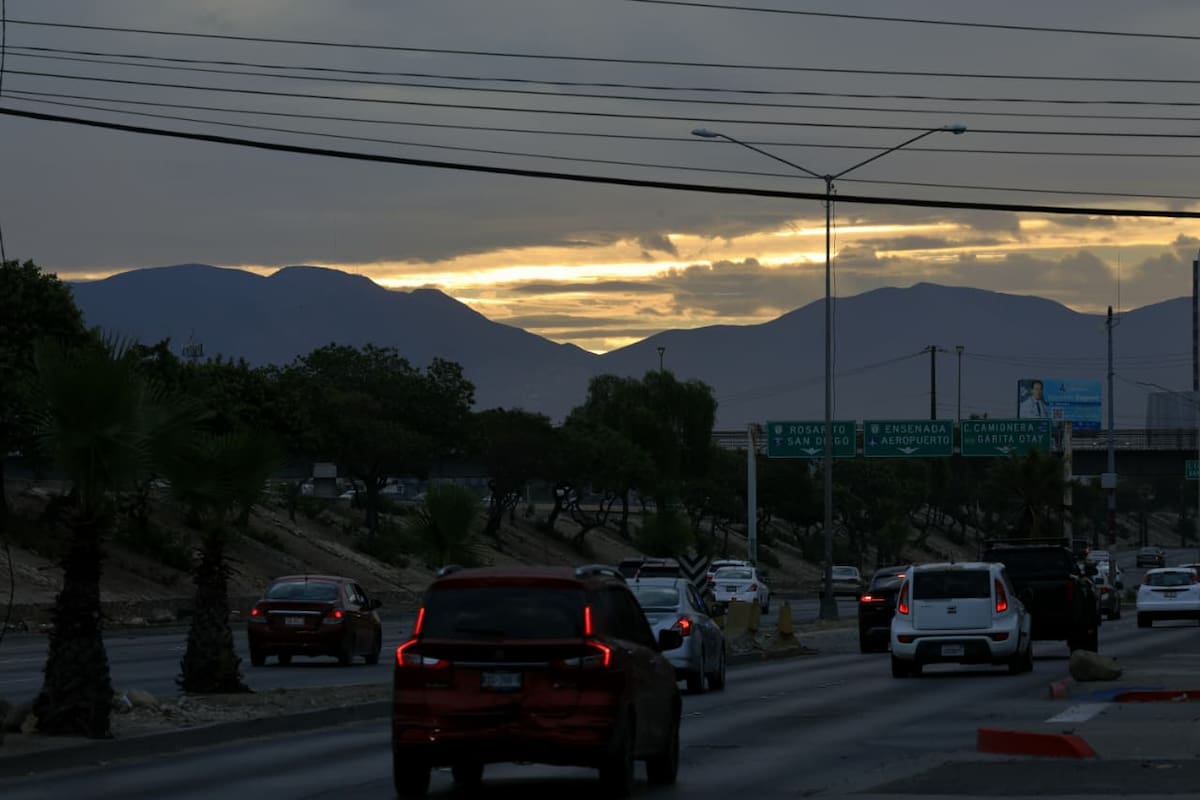 Tijuana mantiene temperaturas de hasta 33 °C y ambiente bochornoso, condiciones que continuarán durante martes y miércoles. Foto: Sergio Ortiz