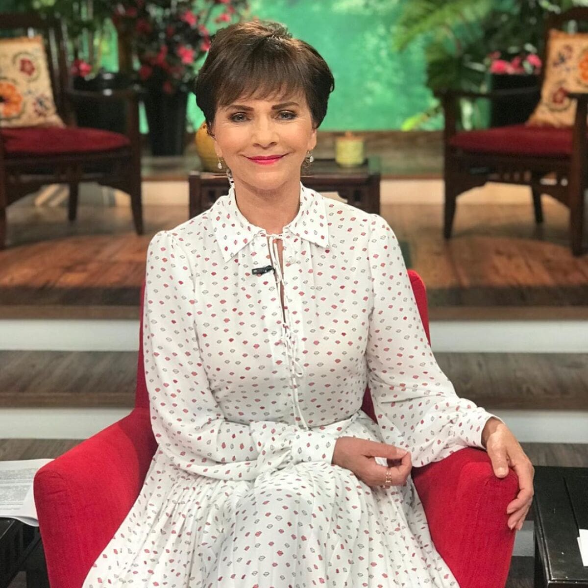 Una versión difundida en redes puso en el centro a Pati Chapoy y a la firma Carolina Herrera.