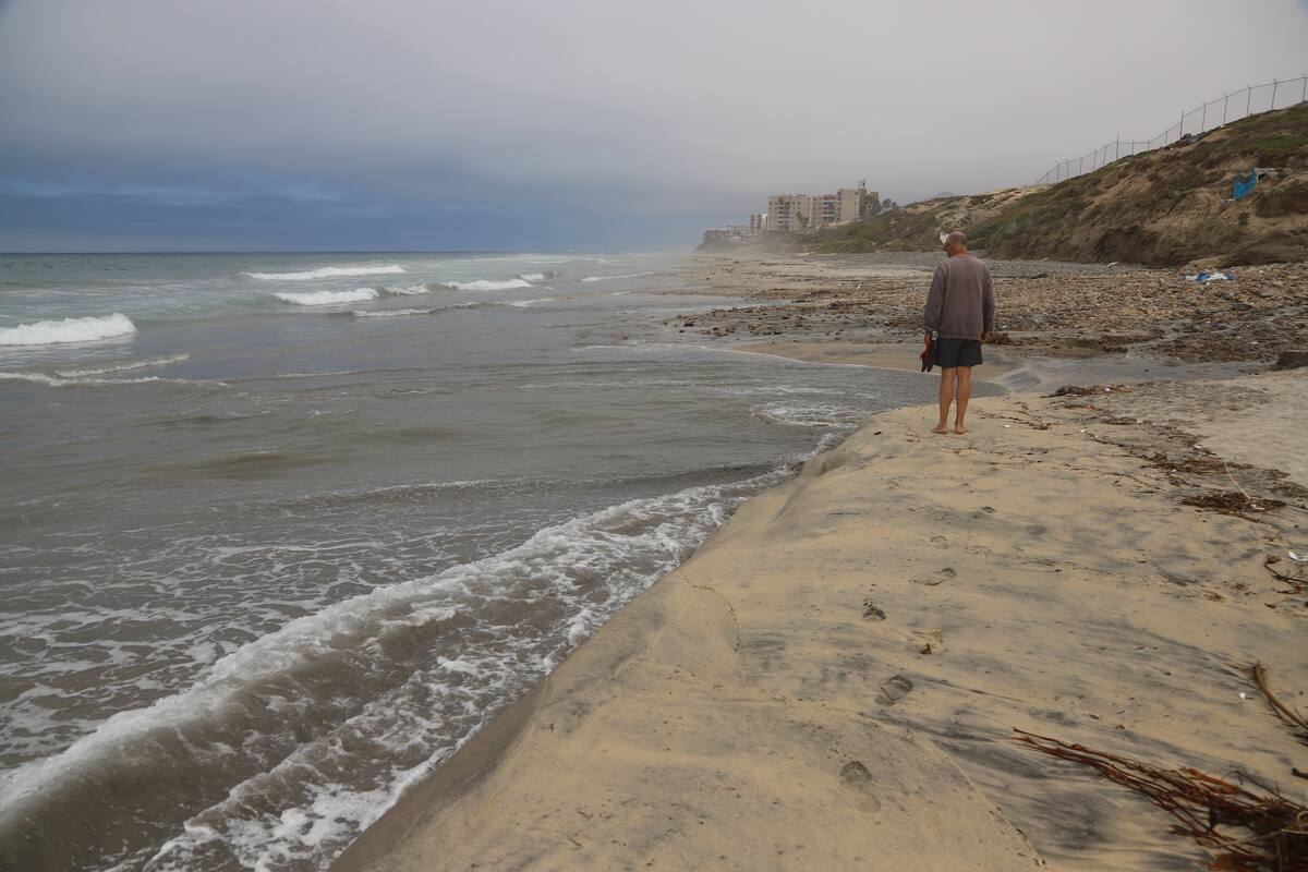 Advierten activistas de riesgo en playa por contaminación
