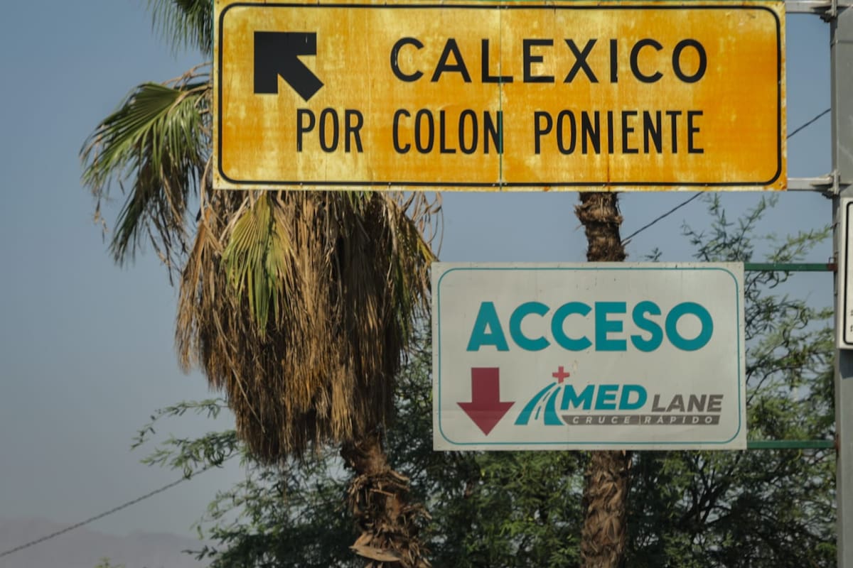 Largas filas en garita Centro; cruce ágil en Calexico Este