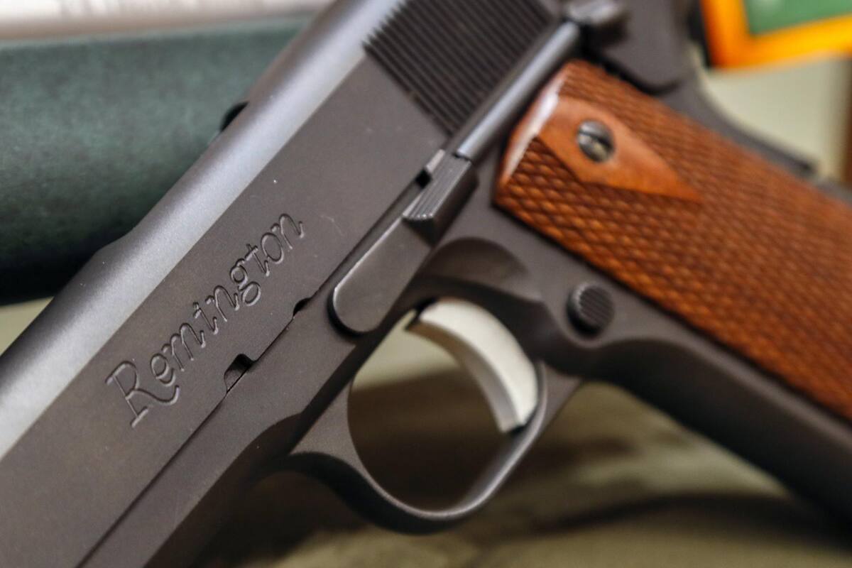 Hombre de 40 Años arrestado por privar de la libertad y amenazar a joven de 15 con pistola