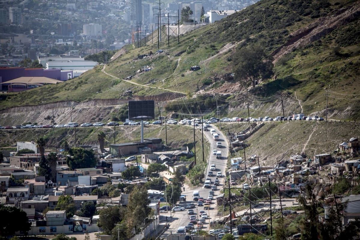 Caída de cable de alta tensión cierra rampa a Otay en Lázaro Cárdenas