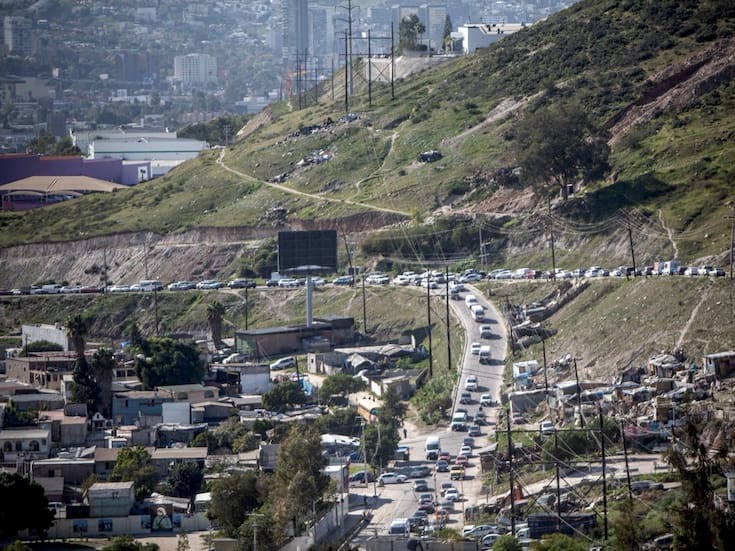 Caída de cable de alta tensión cierra rampa a Otay en Lázaro Cárdenas