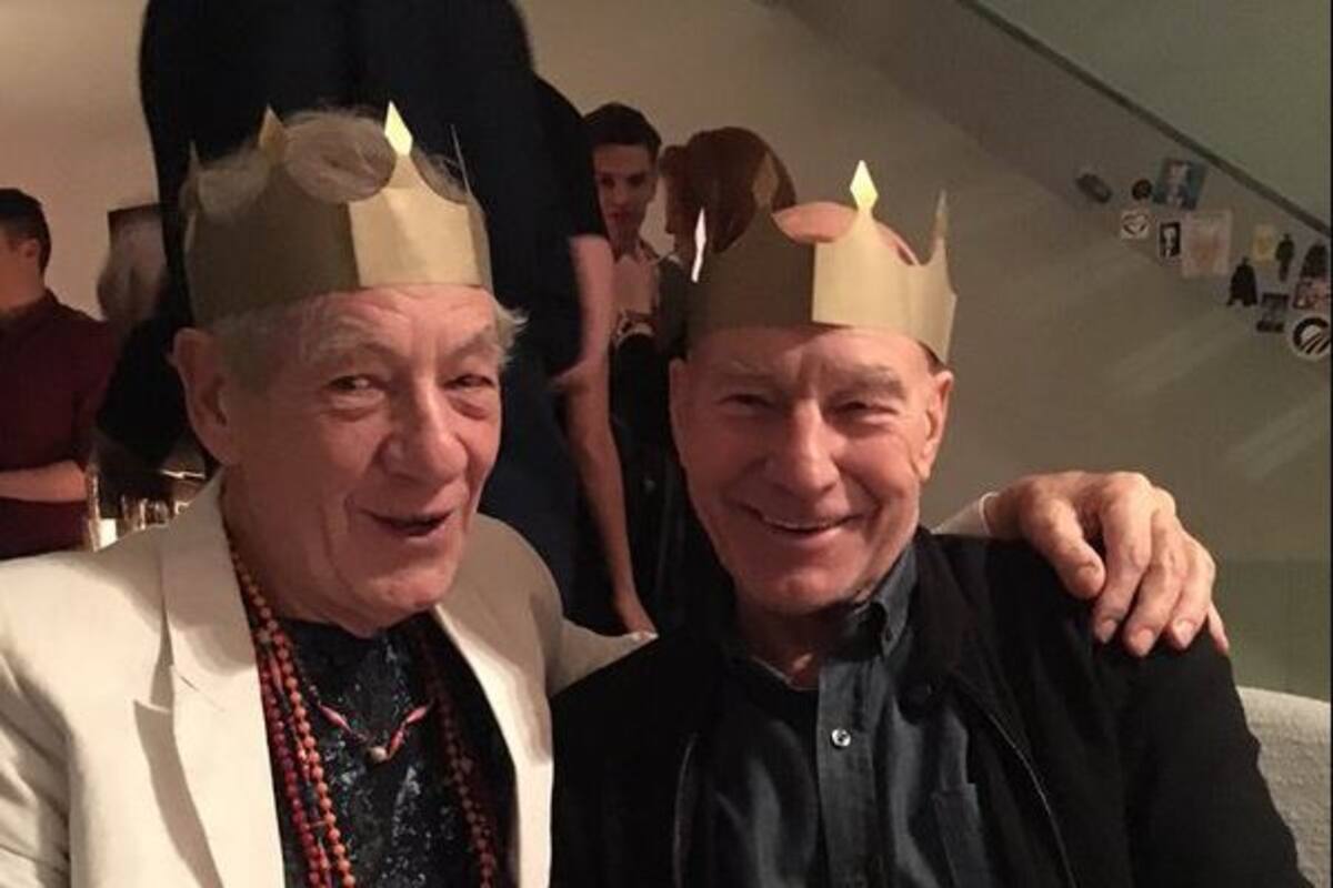 El beso entre Ian McKellen y Patrick Stewart; así demuestran su amistad
