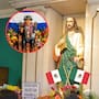 Mientras en México celebran a San Judas Tadeo el 28 de octubre para pedir por causas difíciles, el mismo día en El Salvador San Simón es venerado por cientos con ofrendas de cigarrillos y alcohol para pedir salud, dinero y trabajo aunque es una figura religiosa no reconocida por la Iglesia católica