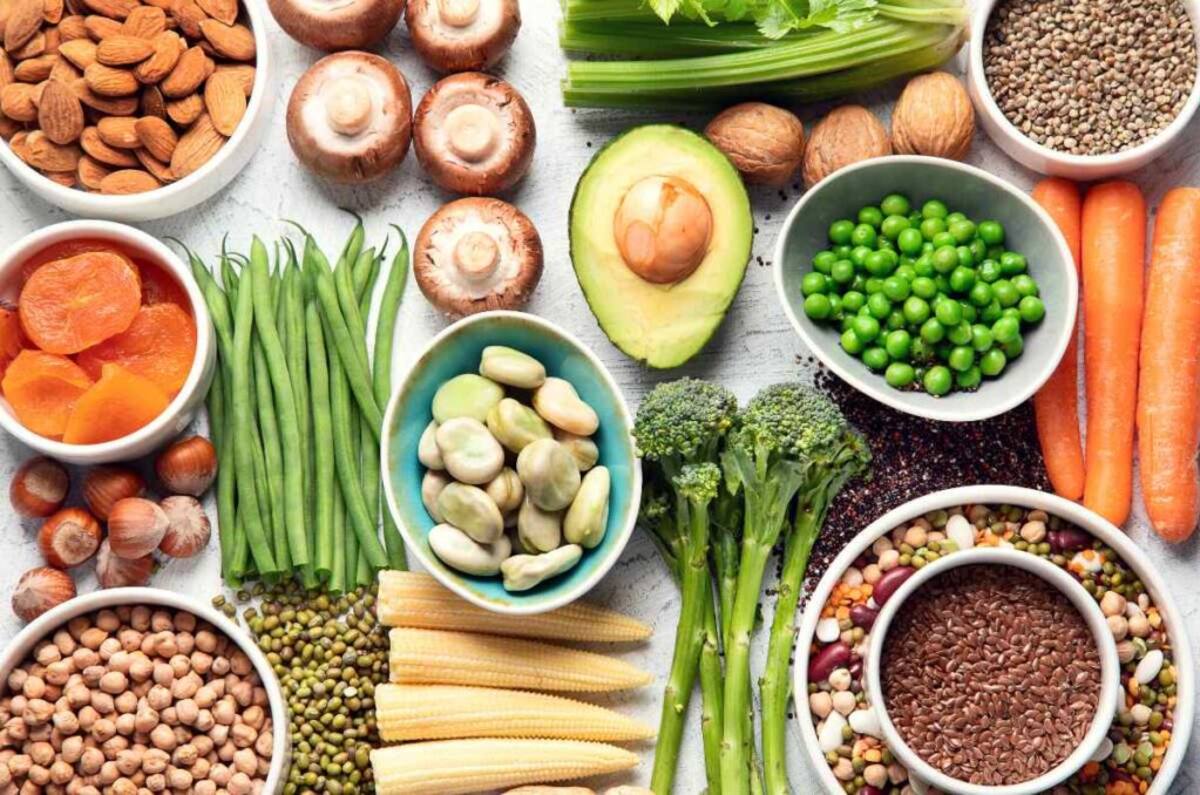 Optar por proteínas magras reduce el riesgo de enfermedades cardíacas al mejorar los niveles de colesterol y triglicéridos.