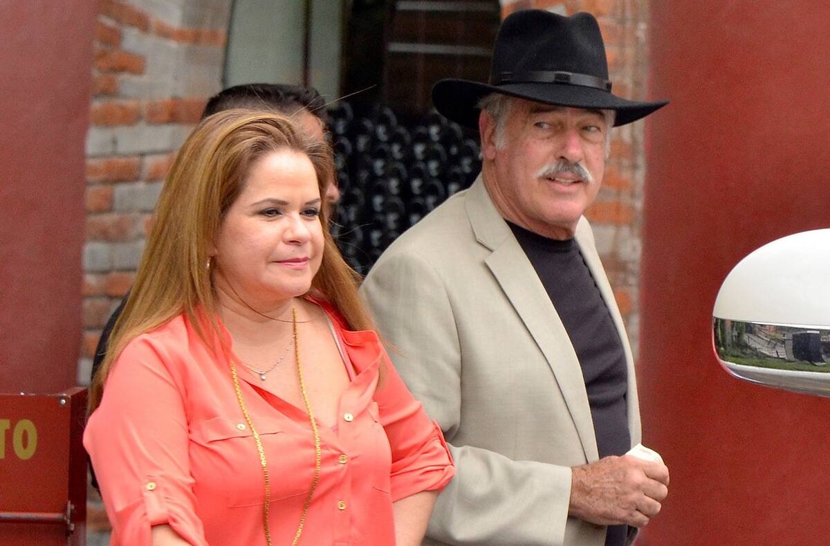 Roberto Palazuelos cuestionó la legitimidad del matrimonio entre Andrés García y Margarita Portillo, viuda del actor.