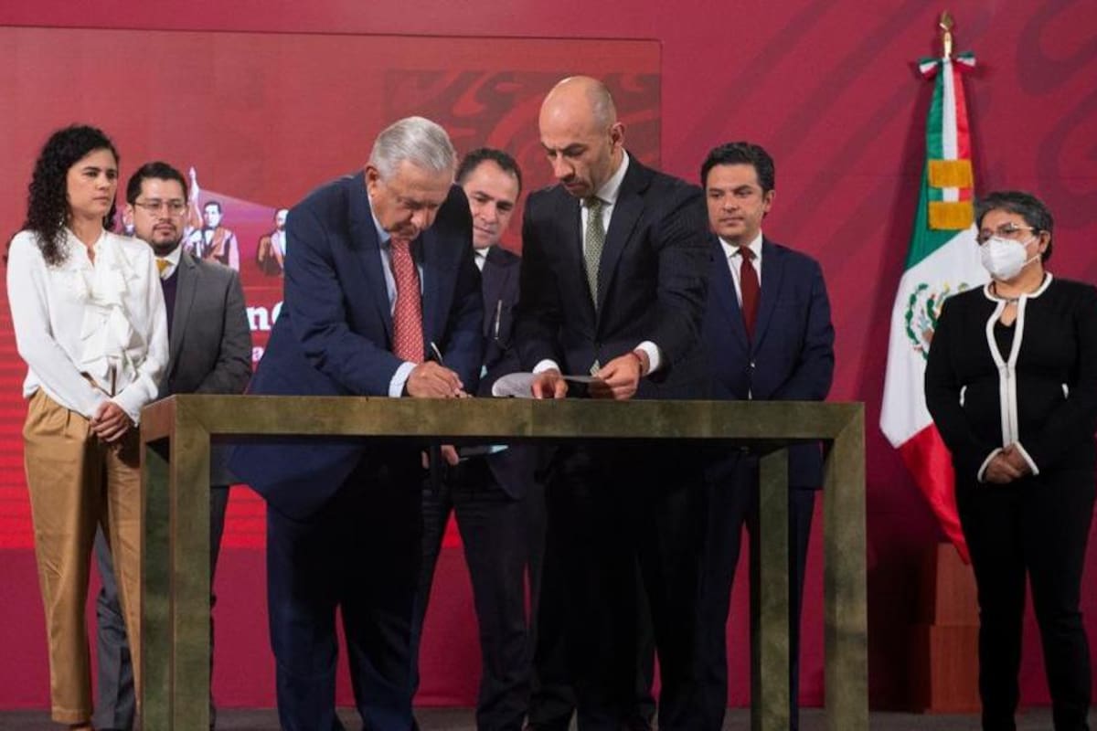 Federación va por “cortarle los tentáculos al pulpo de la subcontratación”, presenta iniciativa de reforma