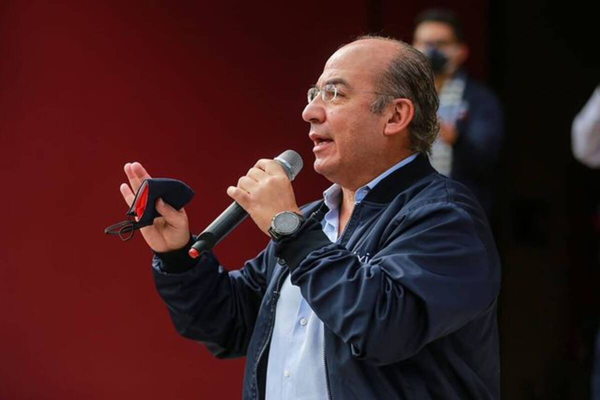 Felipe Calderón critica que se empiece a vacunar a personas vulnerables en zonas rurales