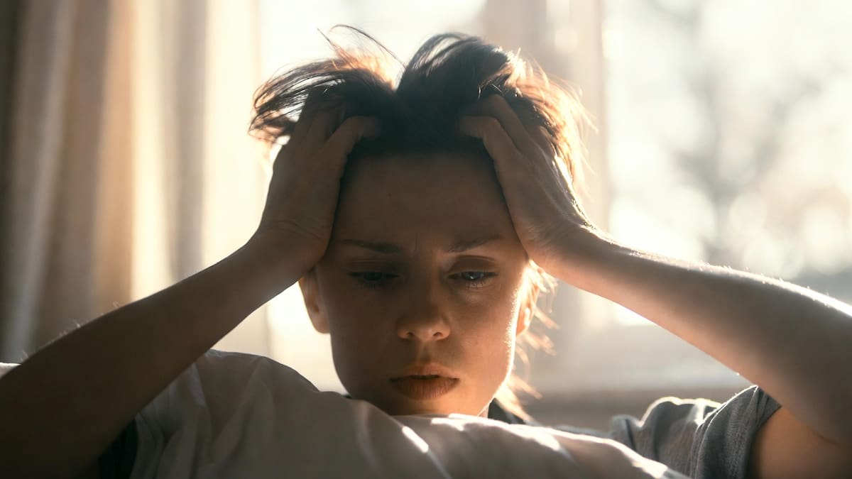 Dos maniobras sencillas para evitar los mareos al levantarse | Foto: Grok