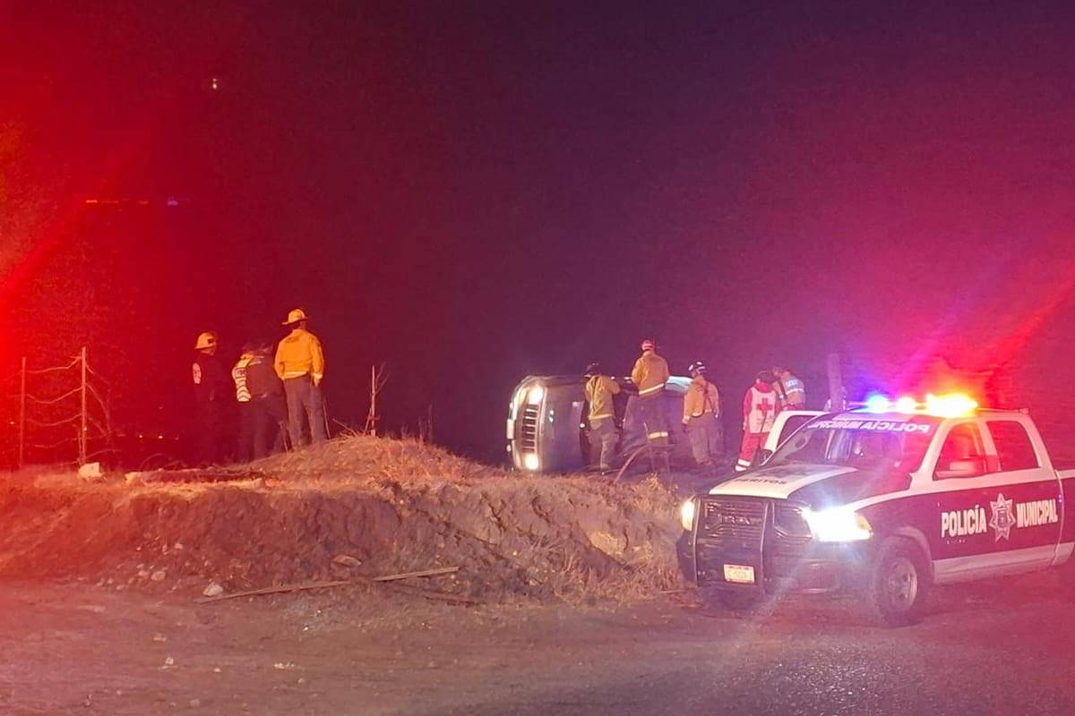 Muere uno tras volcadura en Rosarito