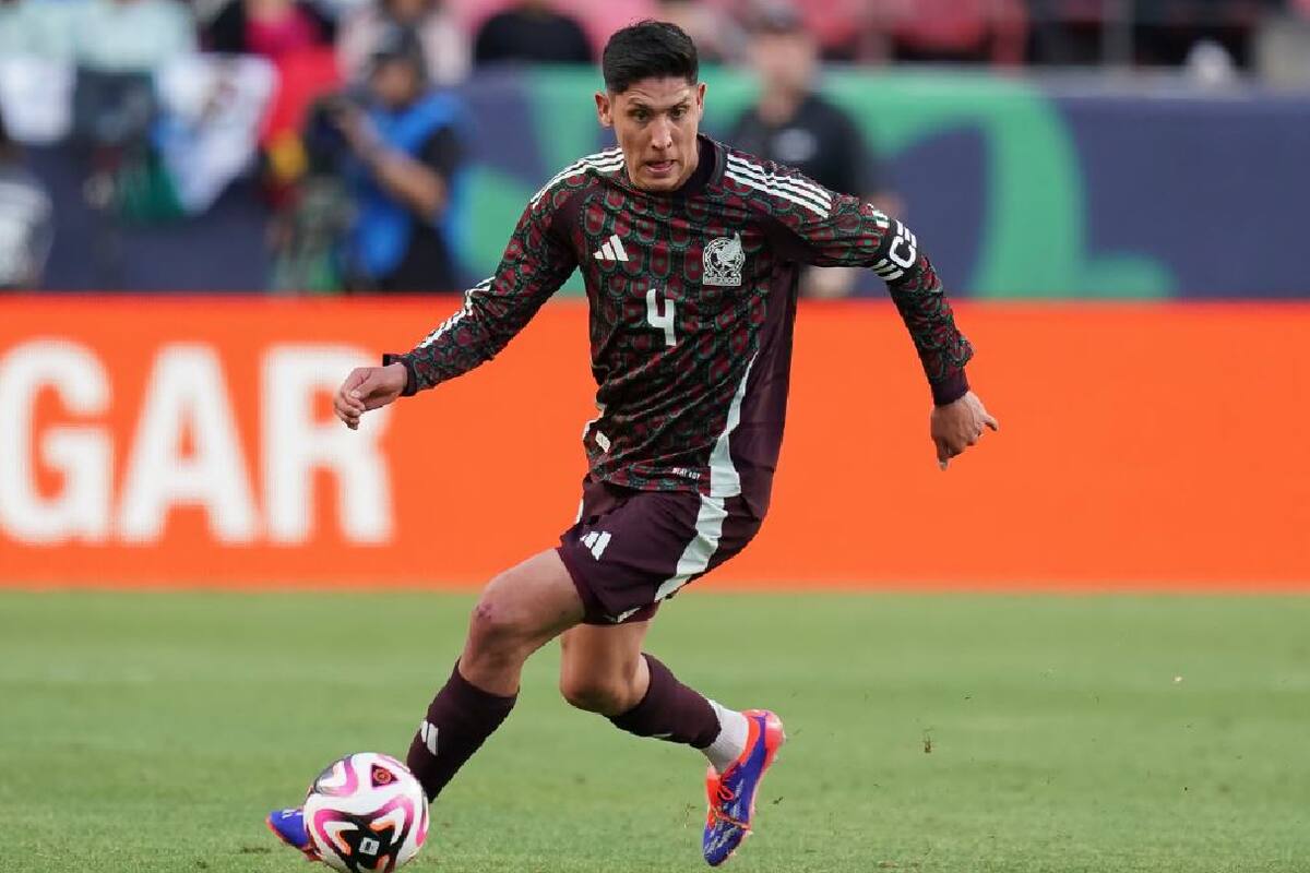 Edson Álvarez reacciona ante el posible interés del Manchester United