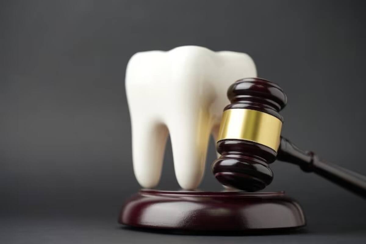 Los dientes pueden sobrevivir a condiciones extremas que destruyen otros tejidos, como incendios intensos. Esto permite que los odontólogos forenses identifiquen a las víctimas en situaciones donde otras formas de identificación no son posibles, utilizando las características únicas de sus dientes y registros dentales.