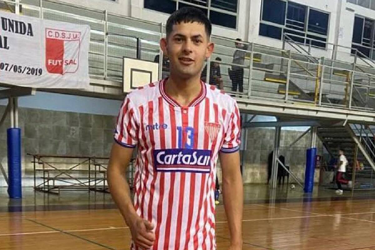 Futbolista argentino es baleado por un hombre que lo acusaba de robo