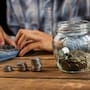 Enfermedades, accidentes o desastres pueden vaciar tus finanzas; Condusef explica cómo crear un fondo de emergencia paso a paso