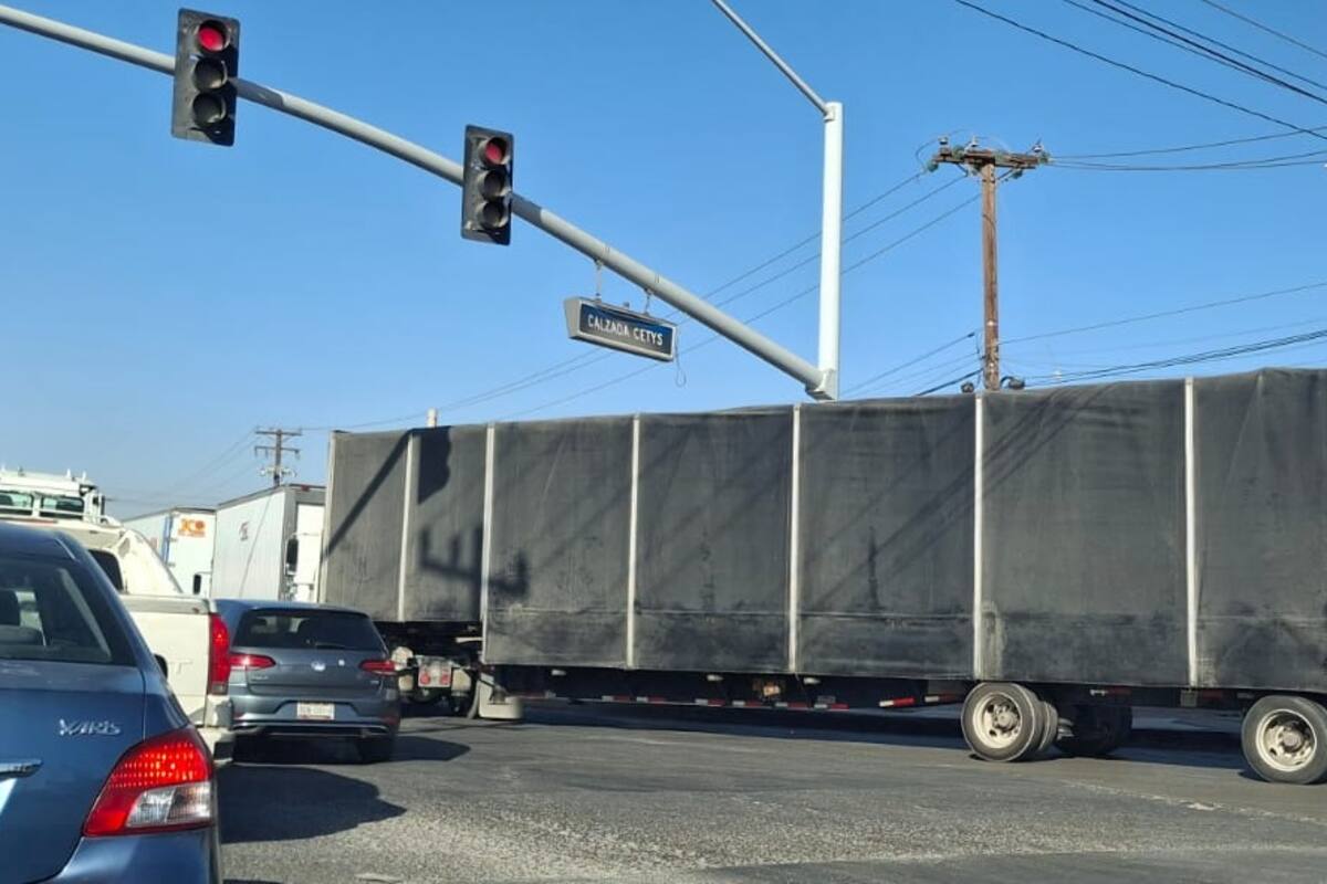 Filas de hasta cinco horas por cambios en el sistema aduanal afectan a transportistas