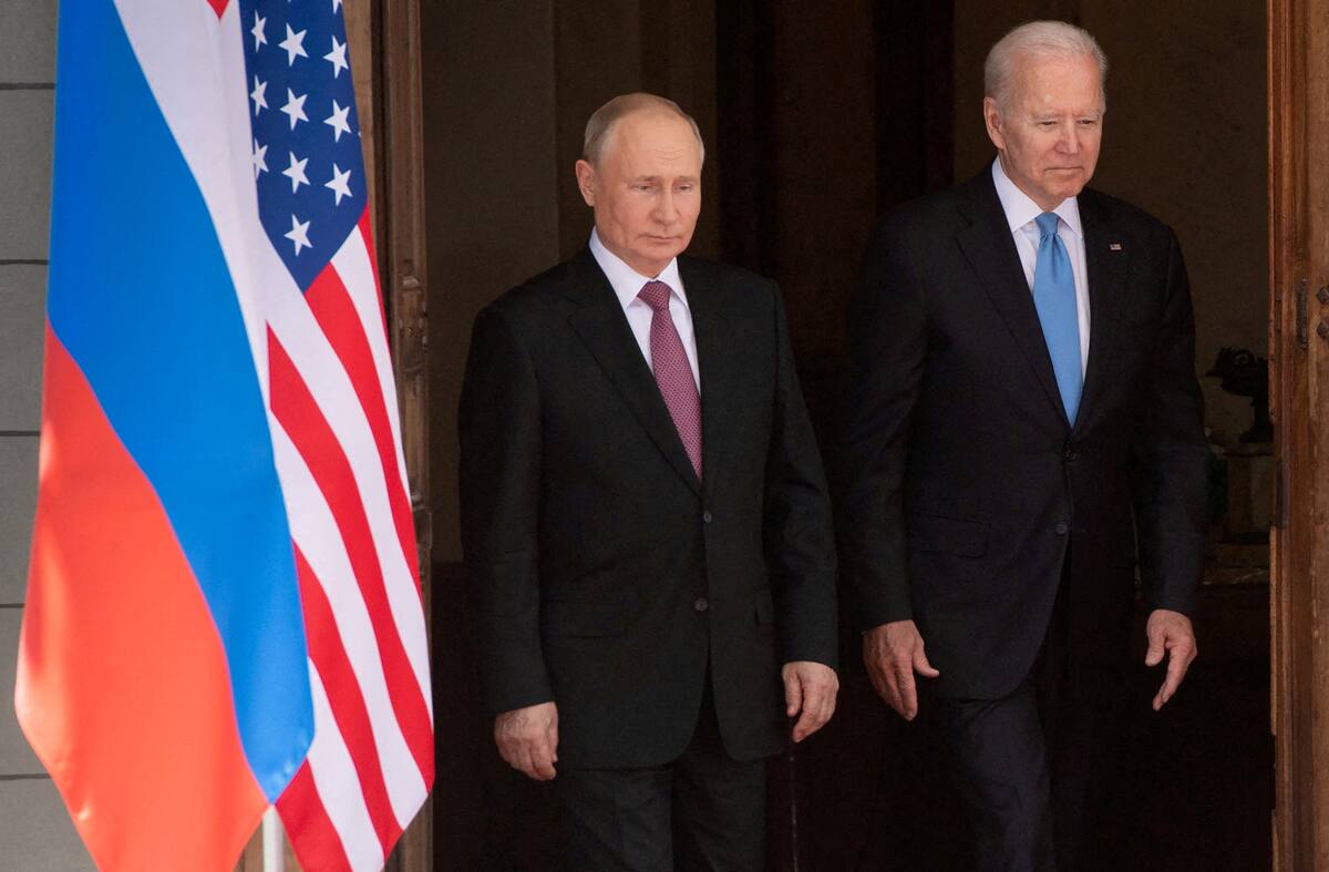 FOTO DE ARCHIVO. Imagen referencial del presidente de Rusia, Vladimir Putin, y el presidente de Estados Unidos, Joe Biden, en una cumbre en Villa La Grange, en Ginebra, Suiza. 16 de junio de 2021. Saul Loeb/Pool vía REUTERS