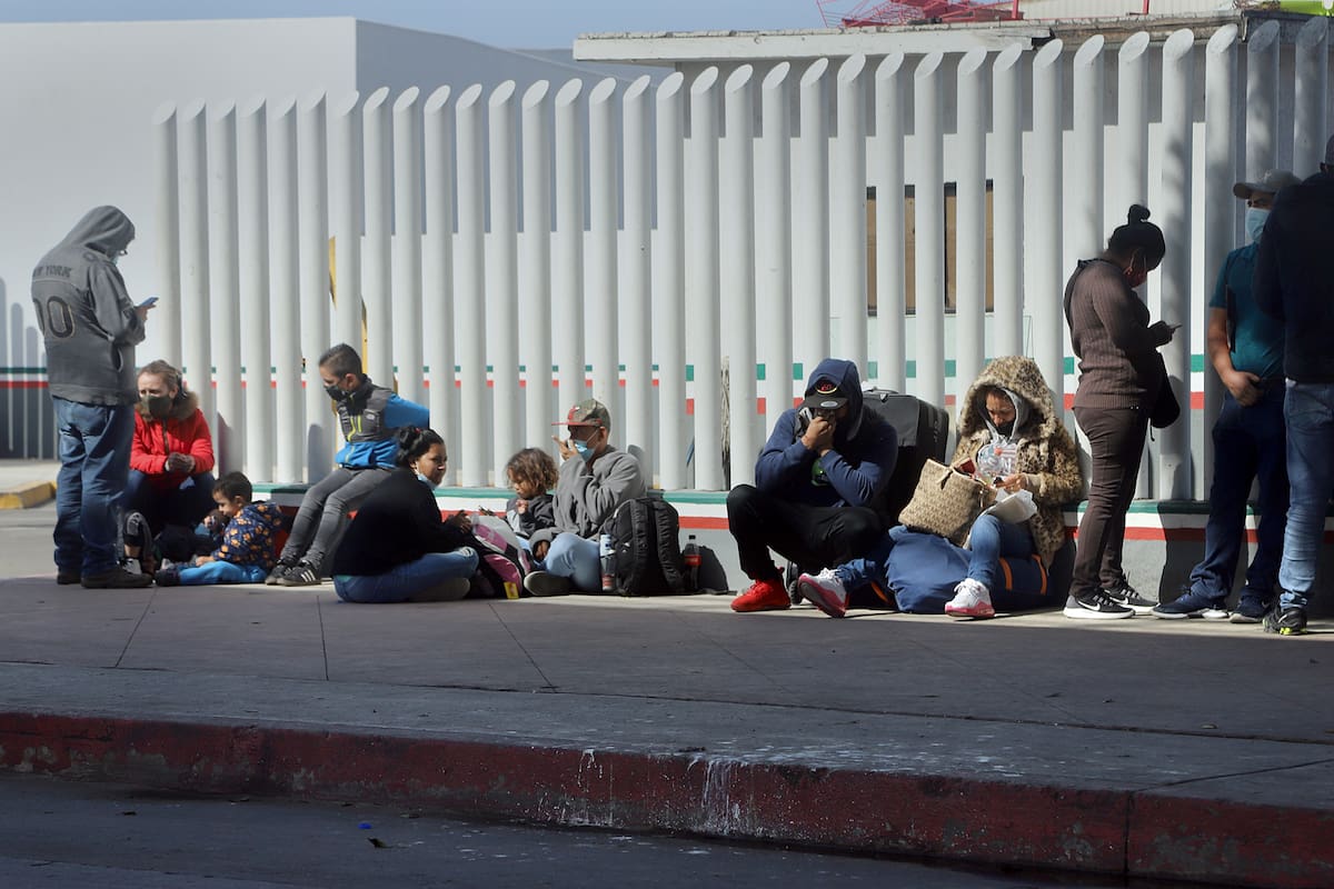 Esperan asilo 9 mil personas en Baja California