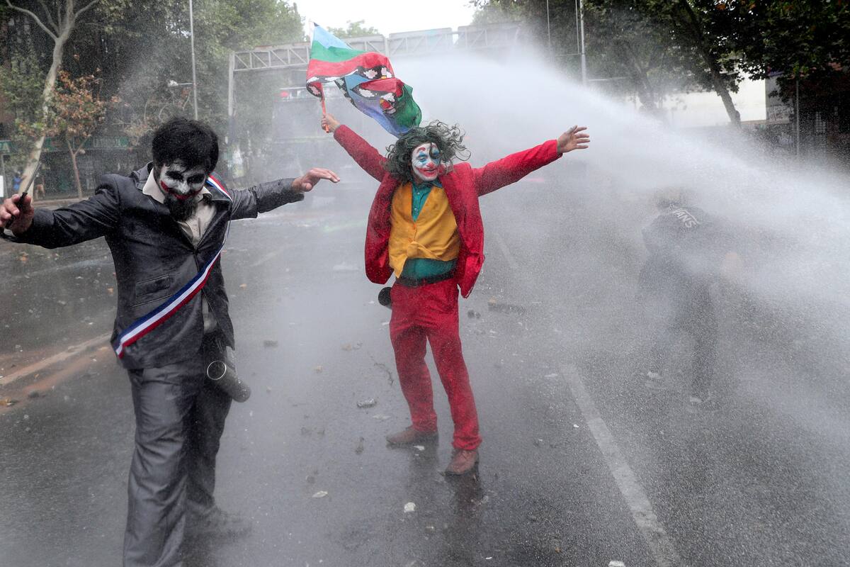 Proliferan manifestaciones en Chile; hay dos policías heridas