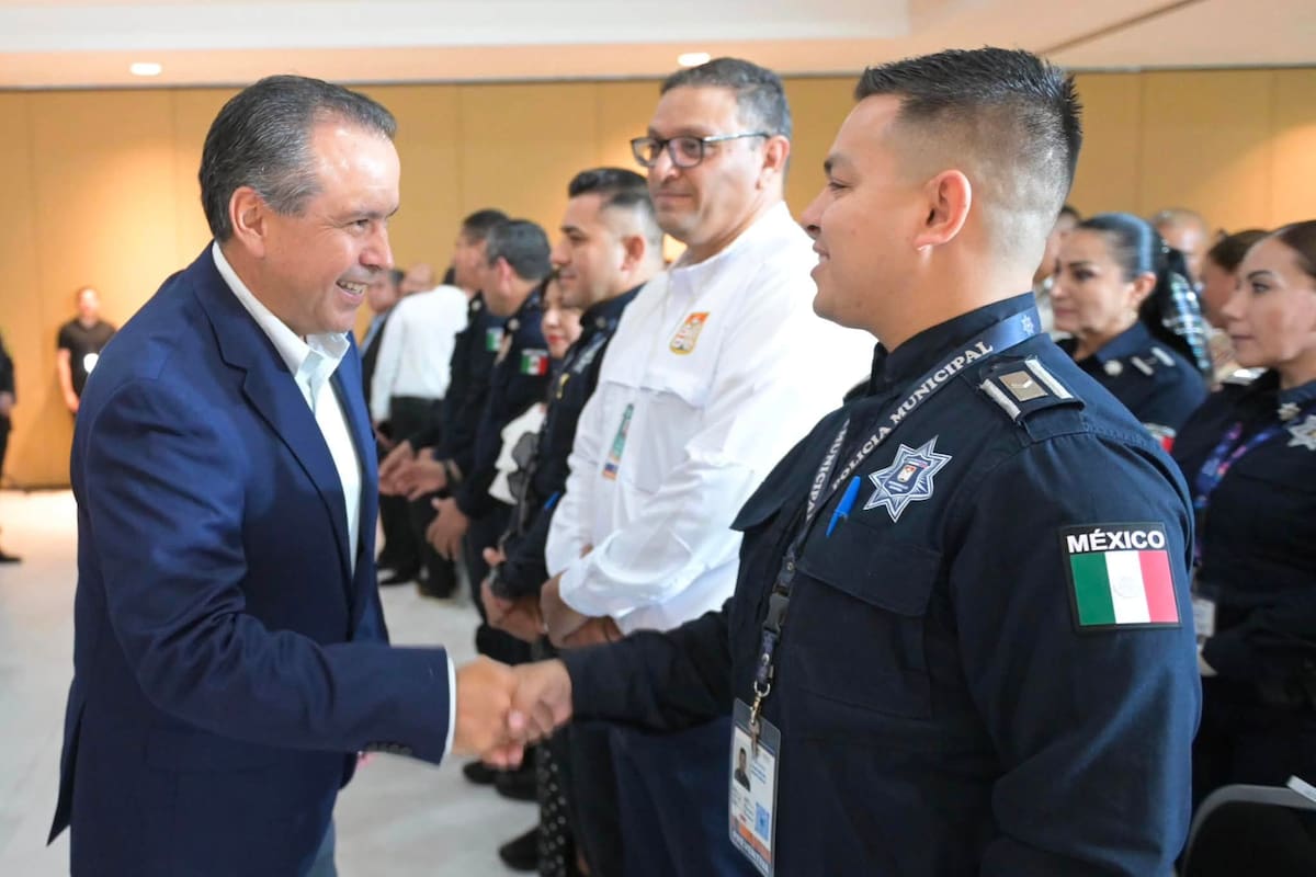 Policía de Hermosillo obtiene recertificación ciudadana tras evaluar 55 estándares; Astiazarán anuncia ascensos y destaca menor tiempo de respuesta al 911