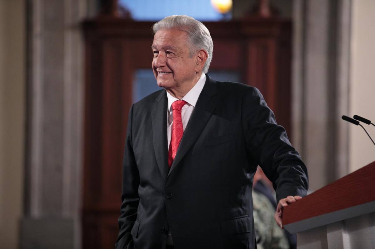 AMLO admite que lo de Dinamarca fue "para dar la nota a los reporteros". Foto: Especial