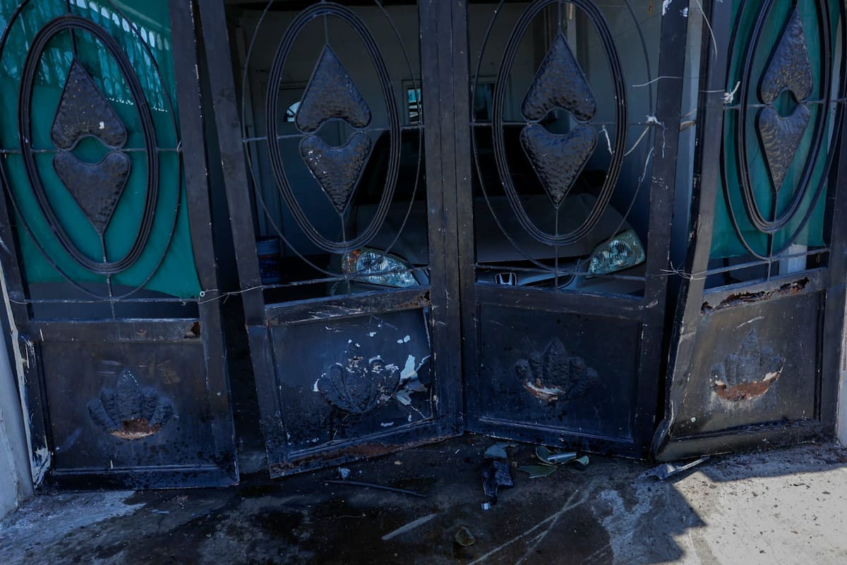 Aparatoso accidente: vehículo casi ingresa a vivienda en el poniente de Mexicali