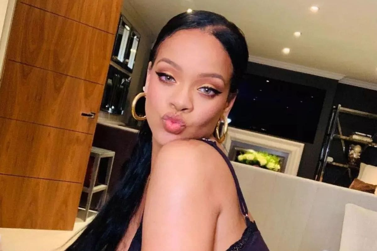 Rihanna desata rumores de embarazo